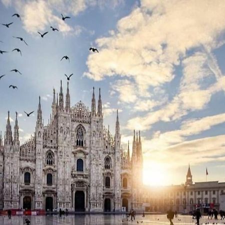Ad Un Passo Dal Duomo Elegante Appartamento Wifi Milano Exterior foto
