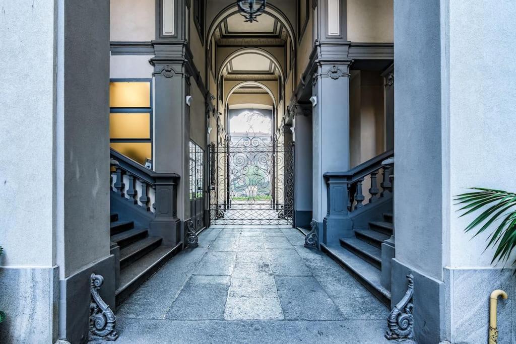 Ad Un Passo Dal Duomo Elegante Appartamento Wifi Milano Exterior foto