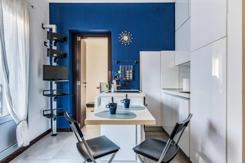 Ad Un Passo Dal Duomo Elegante Appartamento Wifi Milano Exterior foto